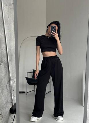 Топовий молодіжний трендовий костюм топ футболка і широкі штани кльош оверсайз стильний комплект на мікродайвінгу