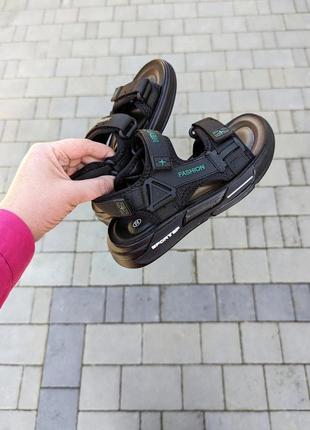 Стильні босоніжки для хлопчиків.