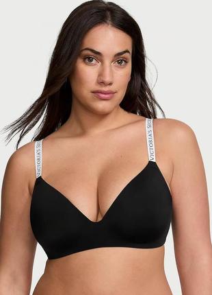 Бюстгальтер безкаркасний victoria's secret lightly-lined wireless bra 70a (32a) чорний