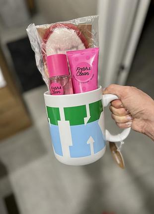 Подарочный набор чашка, спрей,лосьон для тела victoria’s secret