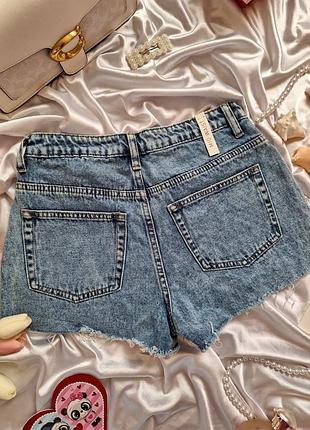Короткие джинсовые шорты в стразах камушками мини