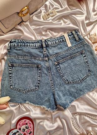 Короткие джинсовые шорты в стразах камушками мини