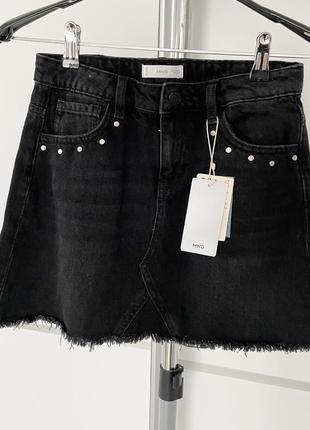 Юбка mango джинсовая юбка с заклепками трендовая стильная маленькая черная фирменная8 фото