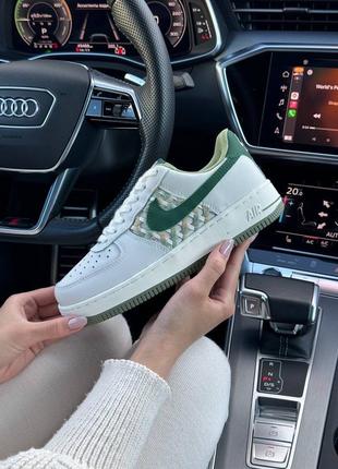 Жіночі кросівки nike air force 1 light gray green1 фото