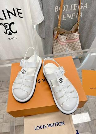 Сандалії на платформі білі чорні10 фото