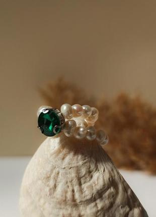 Двойное кольцо из натурального речного жемчуга с кристаллом изумрудного цвета, d-5мм+- 16-18р-р2 фото