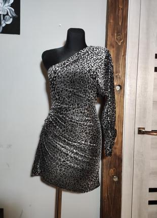 Тренд бархатне плаття asos design платье на одно плечо плече леопард принт гепард5 фото