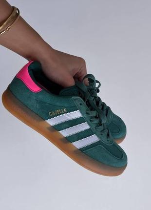Стильні кросівки adidas gazelle indoor “collegiate green pink”
