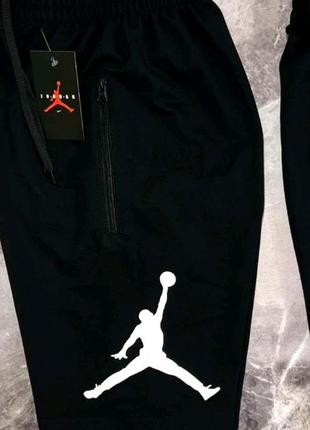 Мужские спортивные шорты jordan розмір m3 фото