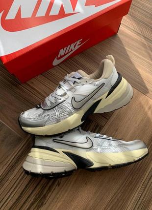 Женские кроссовки nike v2k runtekk summit white metallic silver 36-37-38-39