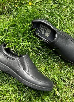 Чоловічі шкіряні туфлі в чорному кольорі від виробника clubshoes