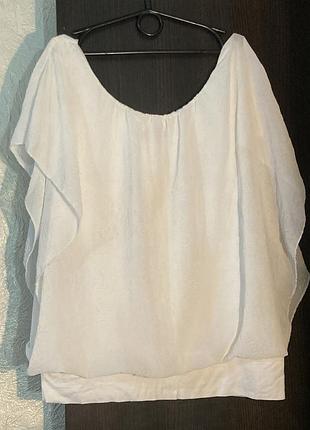 Дуже гарна блуза з гарним коротким рукавом