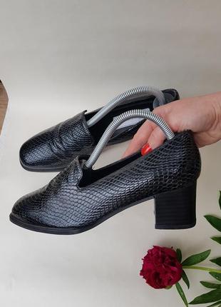 Шикарные добротные лаковые туфли под кожу рептилии firenze