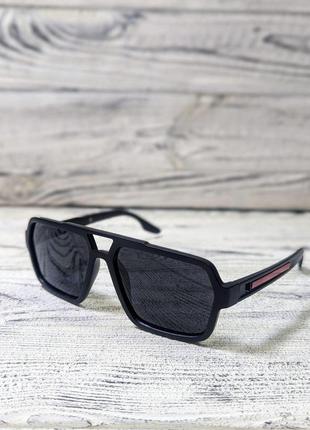 Сонцезахисні окуляри чоловічі, чорні, у пластиковій матовій оправі (без бренда)