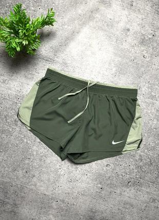 Жіночі шорти nike