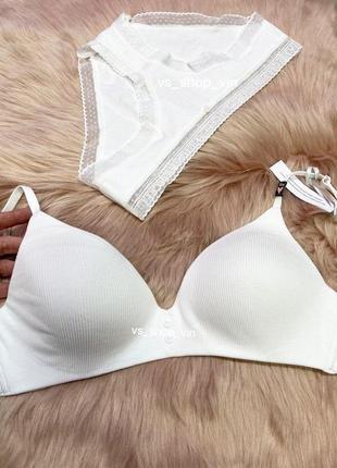 Бюстгальтер безкаркасний victoria's secret lightly-lined wireless bra