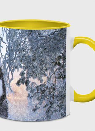Чашка з принтом  «хаскі в зимовому лісу» (колір чашки на вибір)