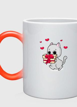 Чашка з принтом  двоколірний «кіт несе подарунок» (колір чашки на вибір)
