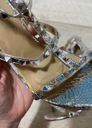 Срібні босоніжки на каблуку heels 38 розмір7 фото