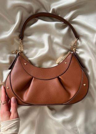 Брендова жіноча сумка багет майкл корс жіноча сумка-багет michael kors коричнева вмістка сумочка на плече6 фото