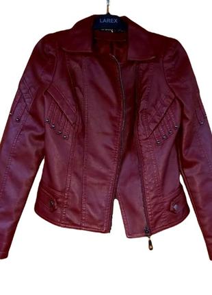 Куртка косуха женская fashion кожаная заклепки бордовая1 фото