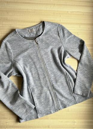 Блакитний піджак на блискавці в рубчик 💙