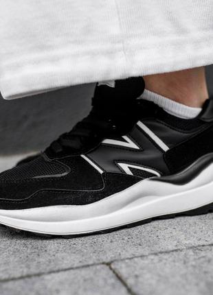 Жіночі кросівки нью беленс new balance чорні з білим