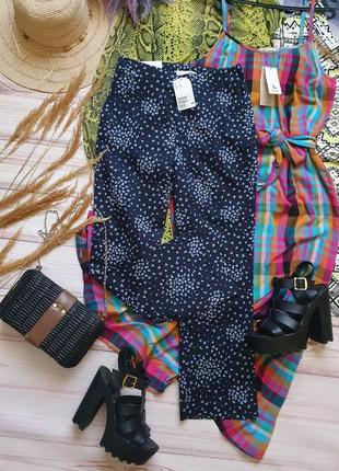 Укороченые цветочные штаны брюки с высокой талией и карманами1 фото