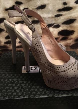 Нарядні босоніжки billiani