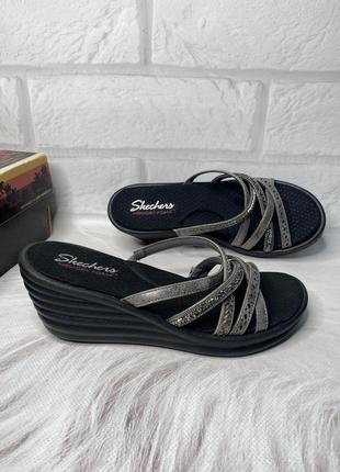 Жіночі шльопанці *skechers*