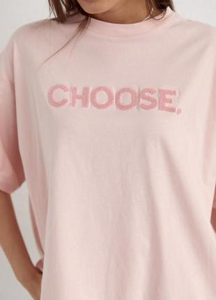 Жіноча футболка з написом choose пудра5 фото