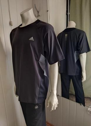 Спортивная футболка серого цвета.adidas