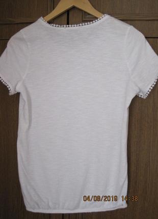 Белая футболка с ажурной вставкой2 фото