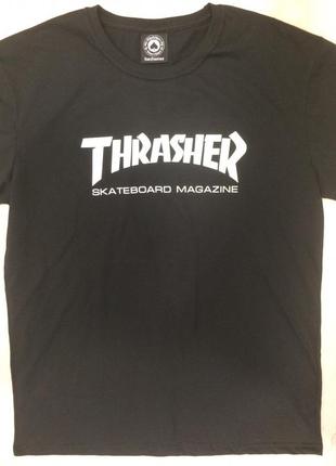 Черная футболка thrasher