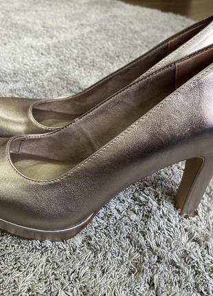 Туфлі tamaris 36розмір золотистого кольору на каблуку6 фото
