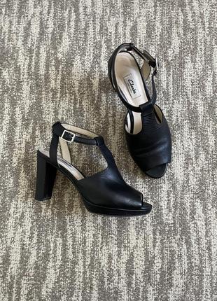 Розкішні шкіряні босоніжки clark's 38 розмір