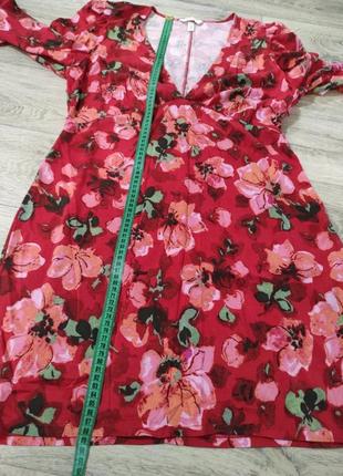 Стильное мини платье платье в цветы h&amp;m с вырезом7 фото