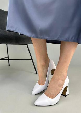 Стильные белые туфли на каблуке, на каблуке, кожаные/кожа деми, демисезонные осенние,...