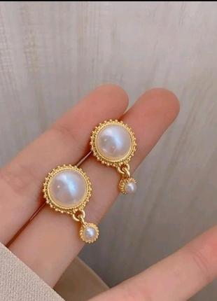 Красивые новые серьги. корейская бижутерия.