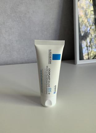 Заспокійливий відновлювальний бальзам для пошкодженої або подразненої шкіри обличчя і тіла немовлят, дітей та дорослих la roche posay cicaplast