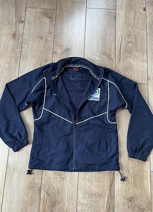 Спортивна вітровка