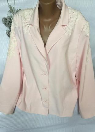 Шикарный нежный пиджак с кружевом