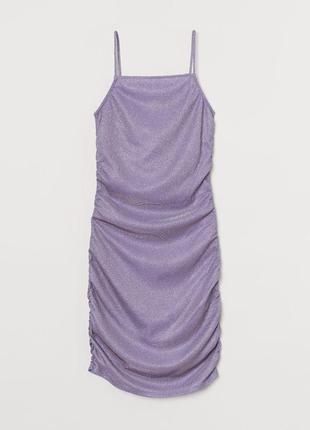 Мерцающее лиловое платье по фигуре, блестящее1 фото