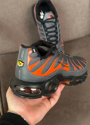 Air max plus black orange3 фото