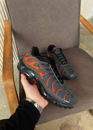 Air max plus black orange1 фото