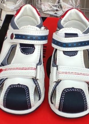 Босоножки сандалии для мальчика закрытые белые с синим 26(16,3),27,(16,7)30(18,8)6 фото
