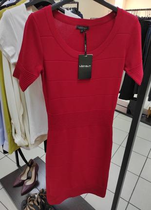 Стрейчевое красное платье по фигуре leo guy