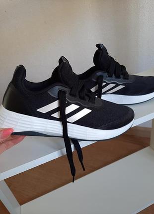 Жіночі кросівки adidas p.36.