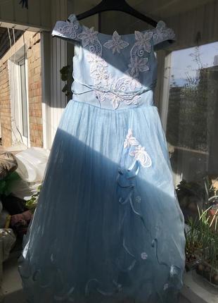 Голубое праздничное платье2 фото