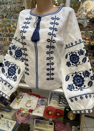 Вышиванка женская льняная белая с синей вышивкой5 фото